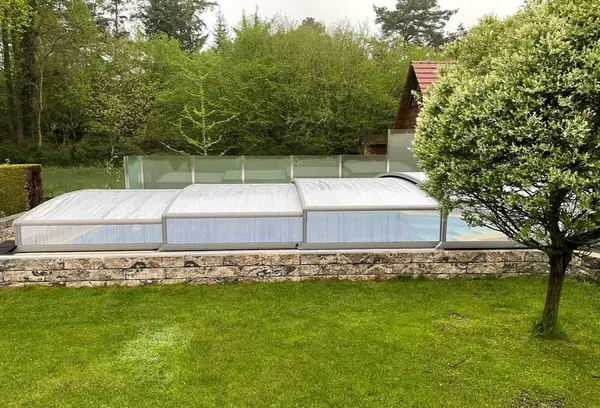 Pool-Abdeckung und Überdachung von Schwimmbadtechnik Dettloff
