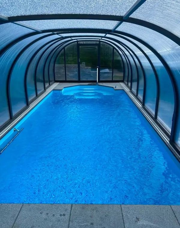 Pool-Abdeckung und Überdachung von Schwimmbadtechnik Dettloff