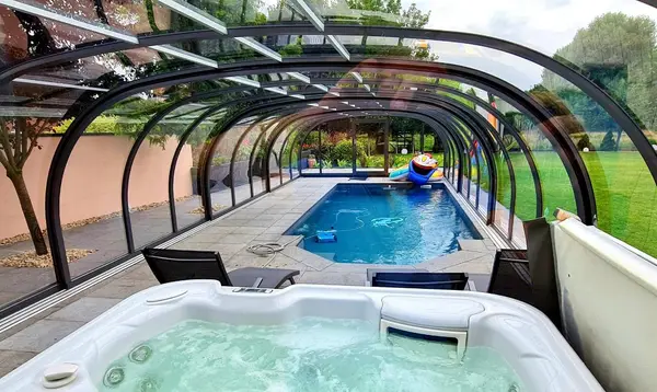 Pool-Abdeckung und Überdachung von Schwimmbadtechnik Dettloff
