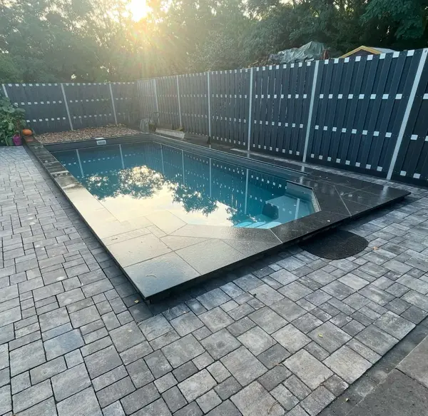 Fertiggestellter Swimmingpool von Schwimmbadtechnik Dettloff