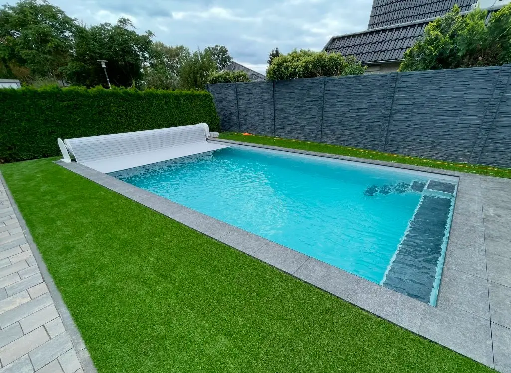 Fertiggestellter Swimmingpool von Schwimmbadtechnik Dettloff
