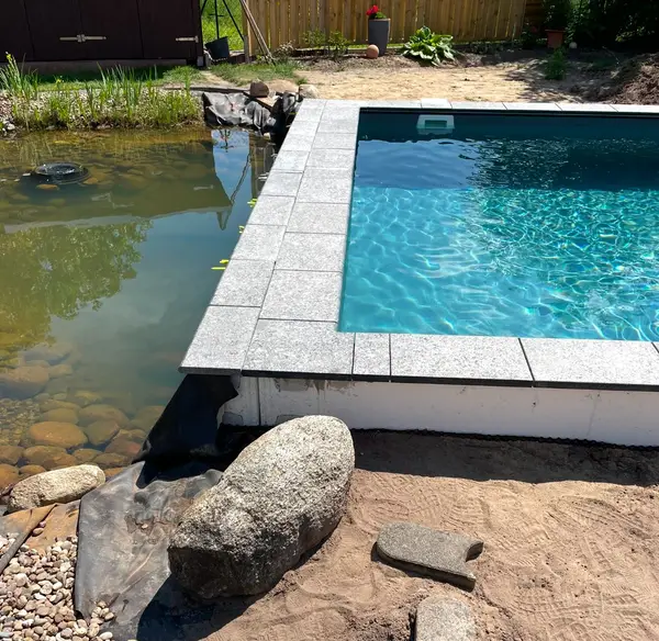 Fertiggestellter Swimmingpool von Schwimmbadtechnik Dettloff