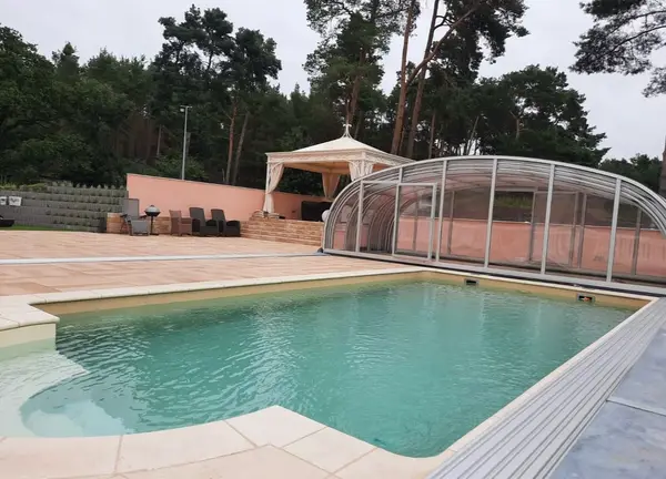 Fertiggestellter Swimmingpool von Schwimmbadtechnik Dettloff