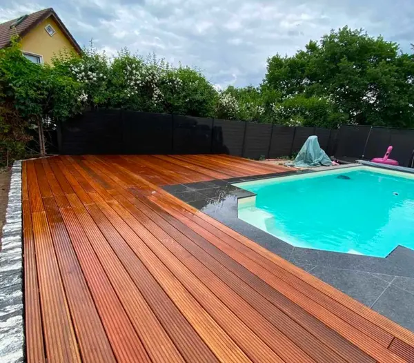 Fertiggestellter Swimmingpool von Schwimmbadtechnik Dettloff